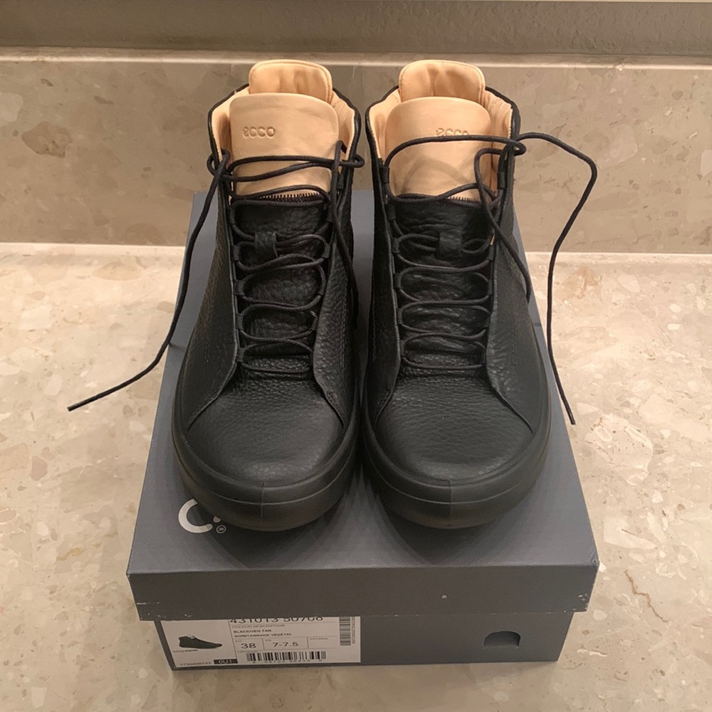 Ecco brand Kinhin Black/Veg Tan size 7-7.5 women’s shoe